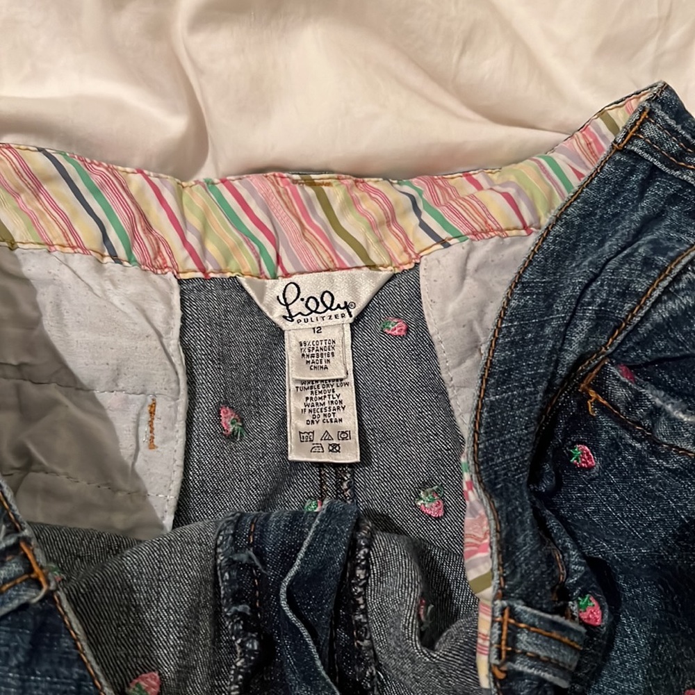 Lilly Pulitzer embroidered critter strawberry blue denim skirt size 12 - Picture 2 of 3